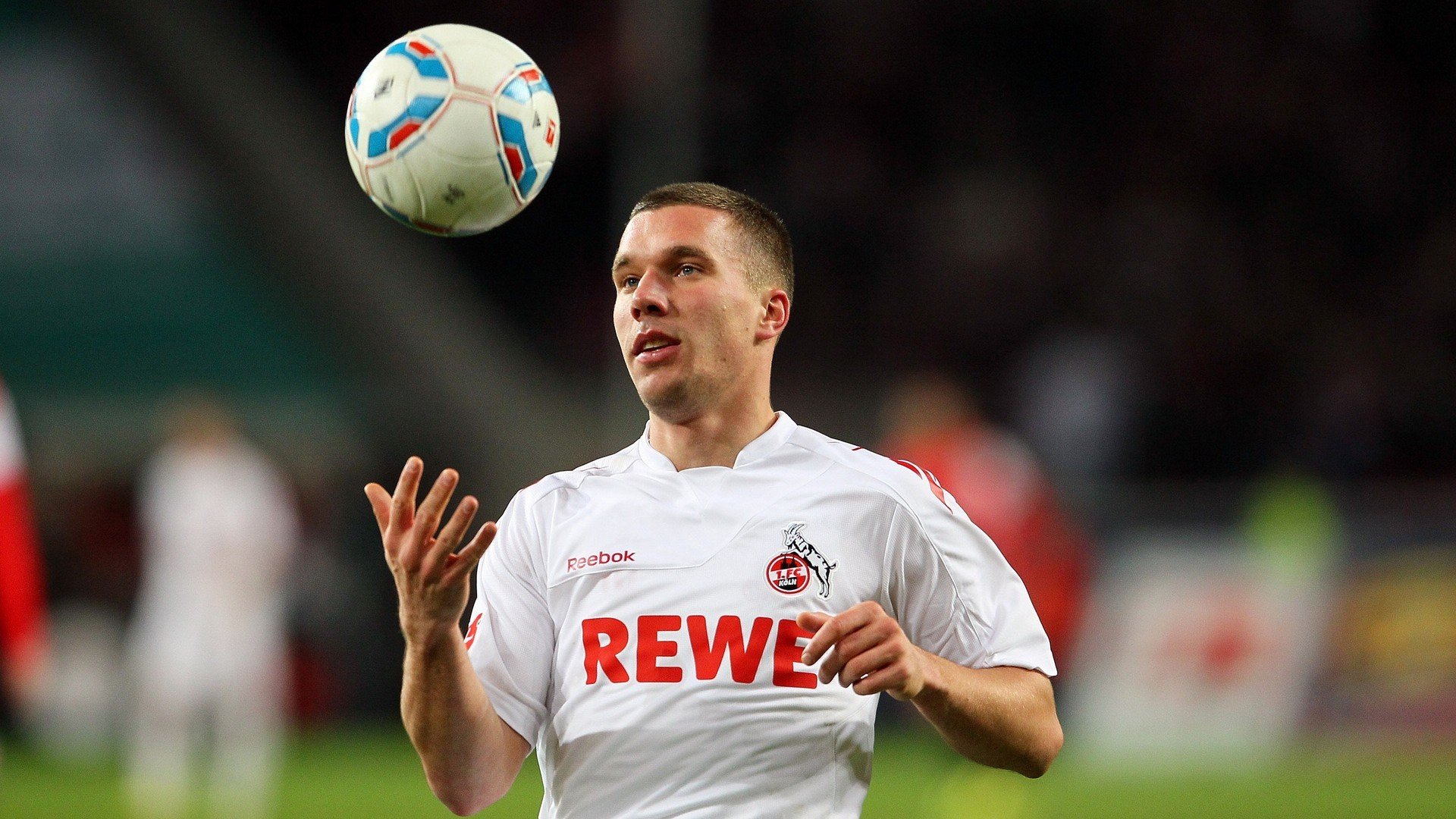 伦敦马拉松选手冲破纪录,赛事精彩纷呈,伦敦马拉松视频全程回放